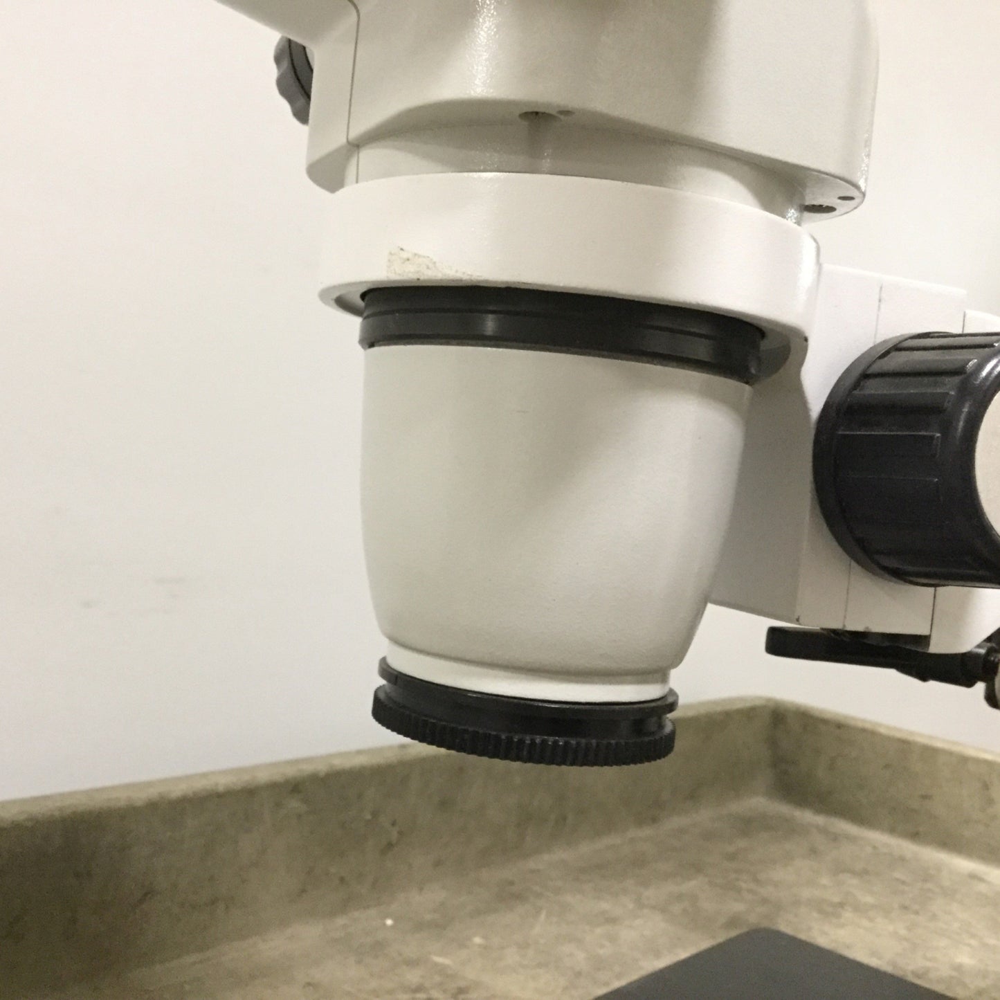 Used Scienscope SSZ-II Stereo Microscope Head With Stand, 0.67x to 4.5x, WF10X/22