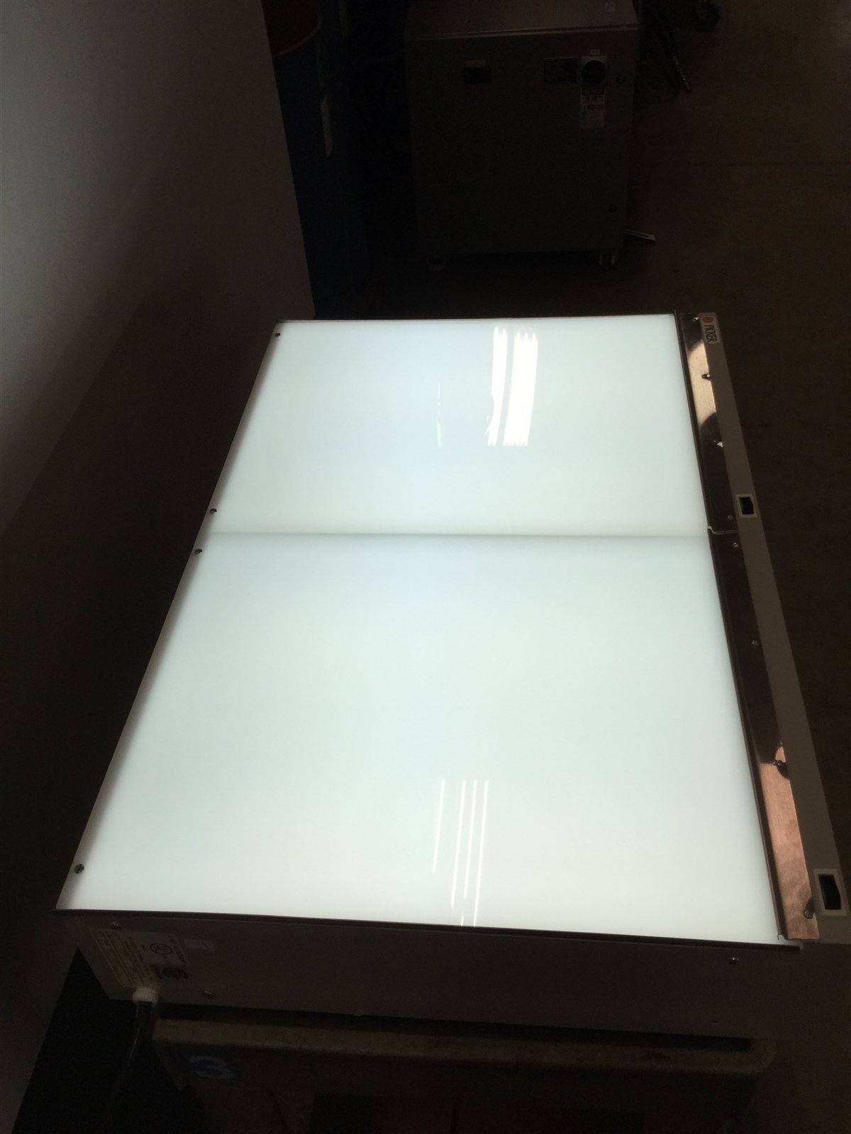 Used Picker International 240097 X-Ray Film Illuminator, Lighted Area: 28" x 17"