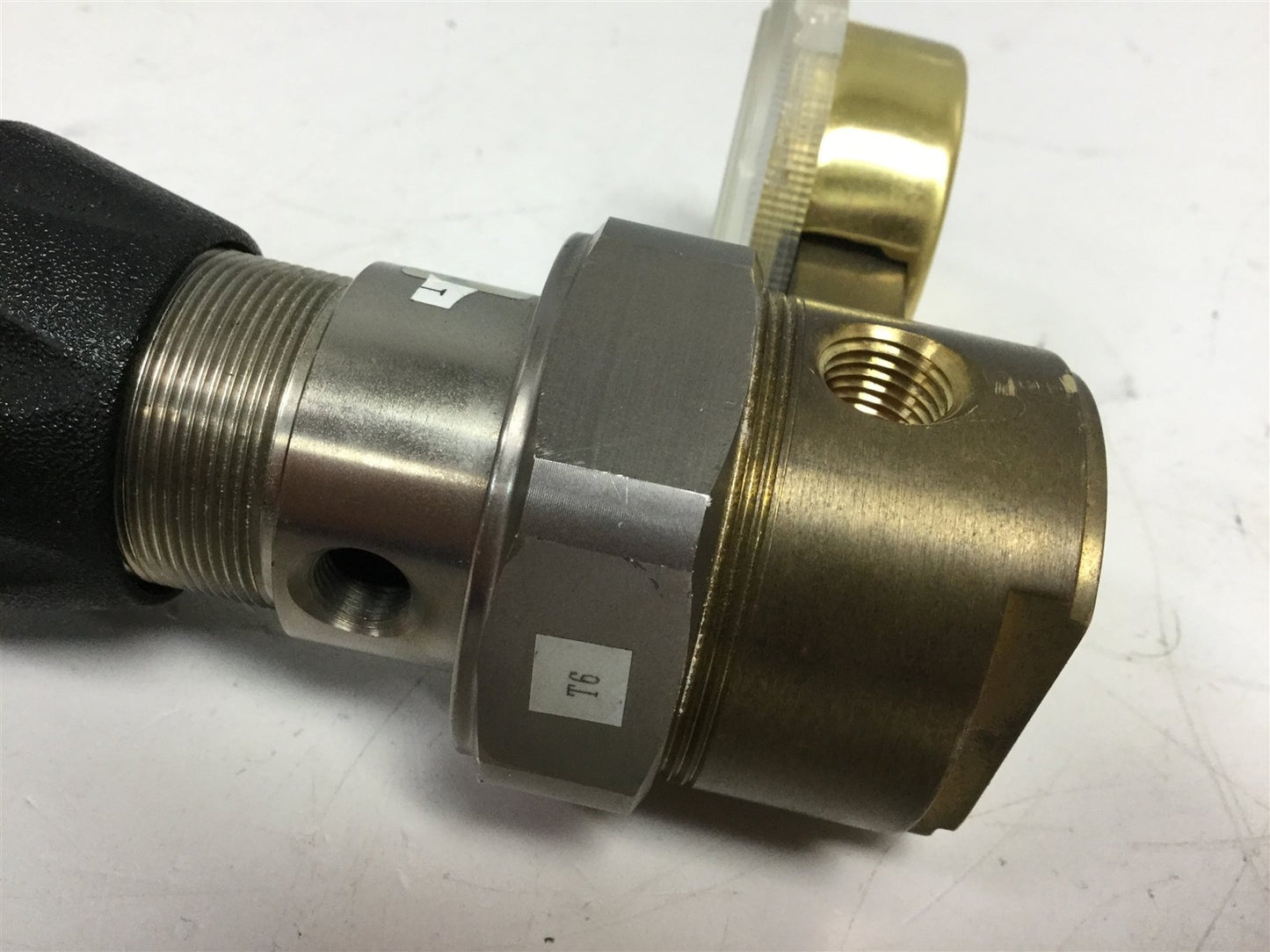 Used Parker IR4204BK3P44B High Pressure Regulator, 10-250 Psig, Brass, 0.06Cv