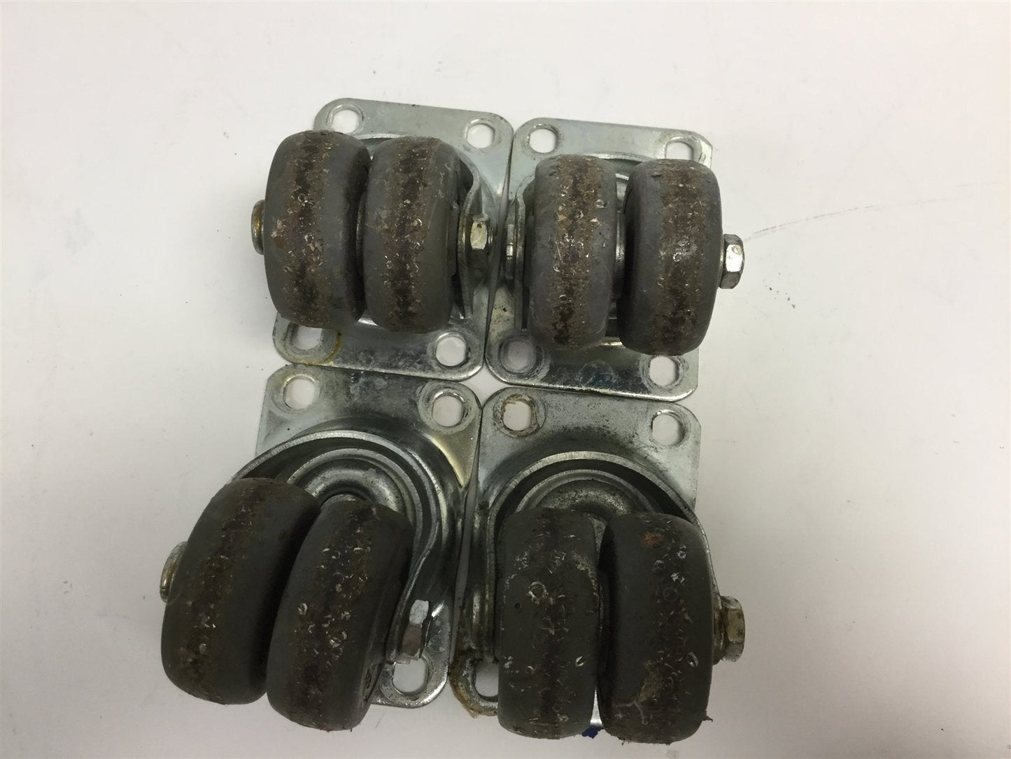 Used Lot of 4 Casters, Plate Dimensions: 3.625" x 2.5", Wheel Dimensions: 1-7/8" x 1"