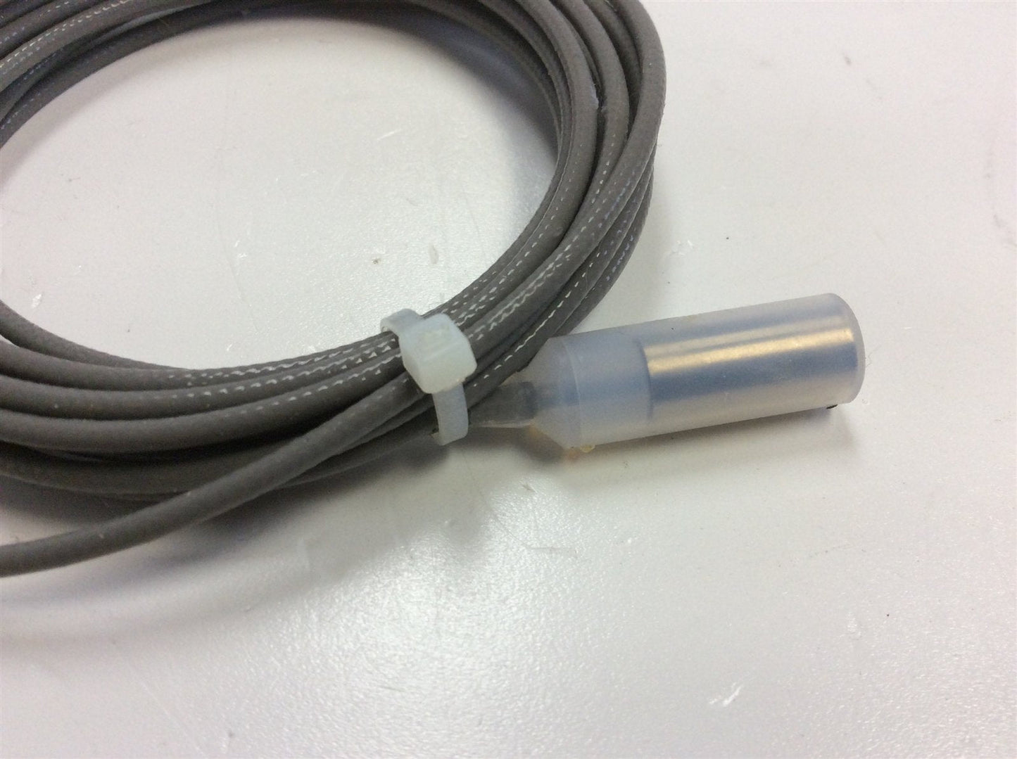 New Other Keyence EH-910 Shielded Fluoroplastic Cylindrical Sensor 0-2mm *Missing Bracket*