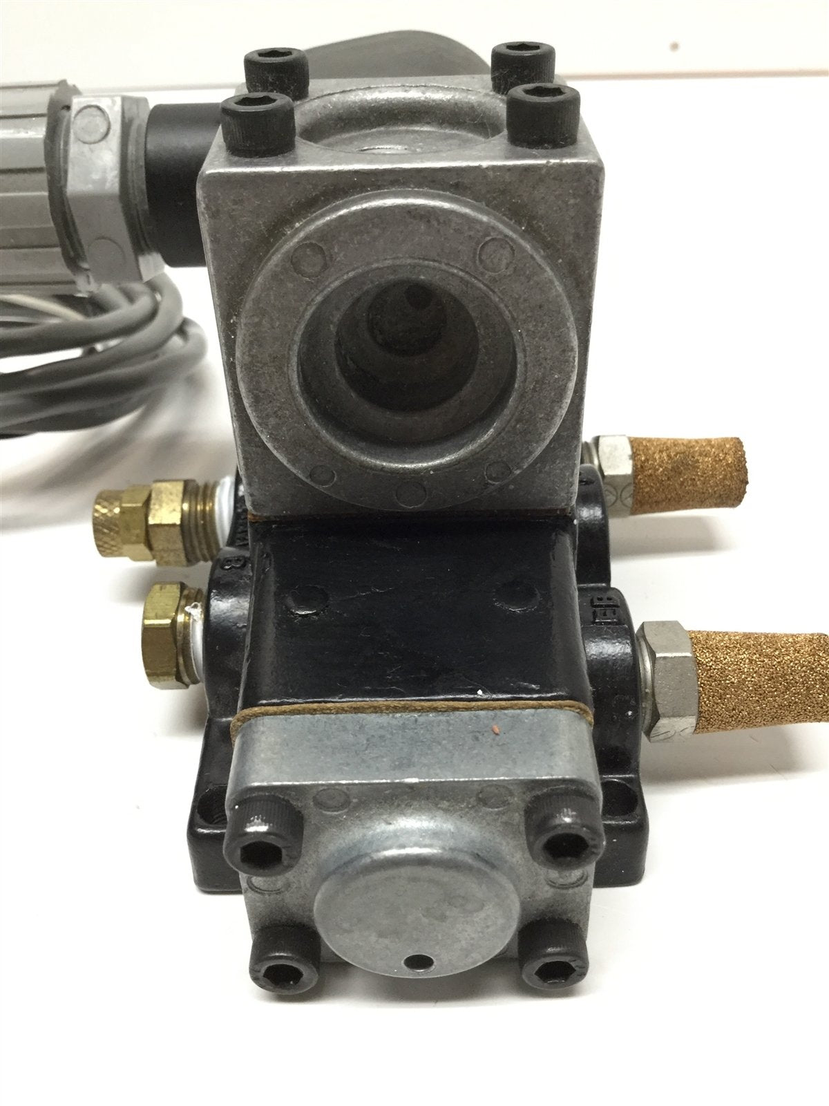 Used AAA Products S02V 2-Pos, Spring Solenoid Valve, 24VDC Coil, 160psi Max, 1/4"NPT