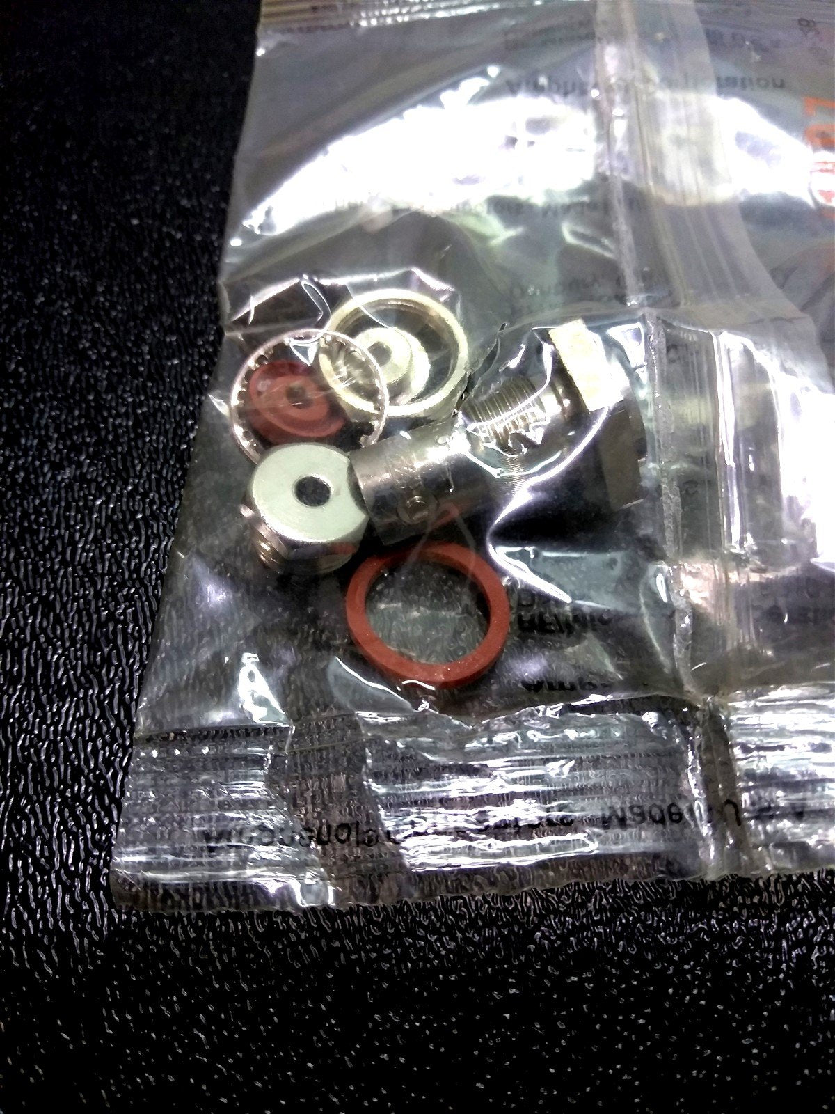 New Lot of 4 New Amphenol 554-89/1407 Male Coax Connector, 500V 5A