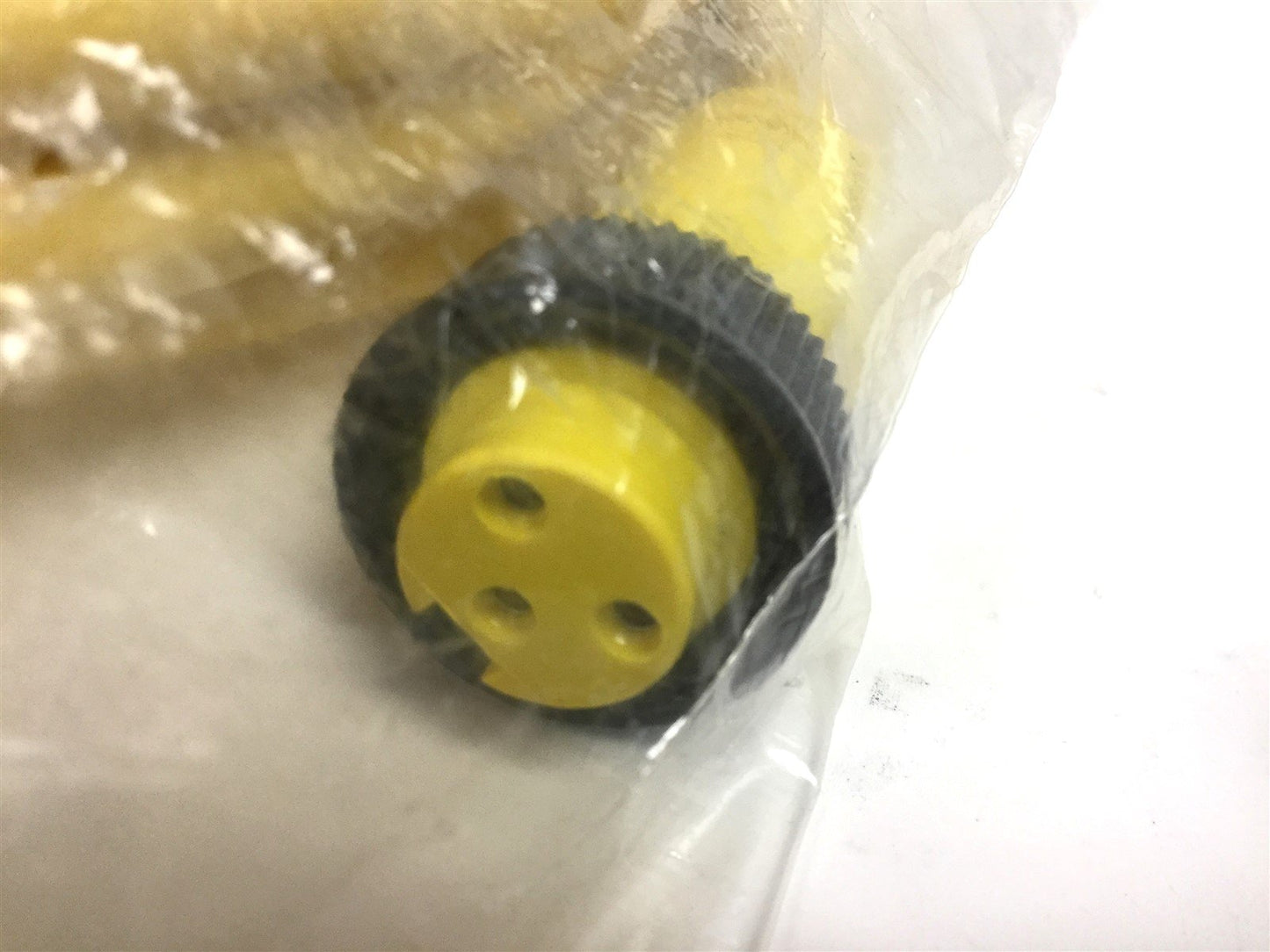 New Bulluff C05AE100VY150F Sensor Cable Length: 15M, 3 Pin, Voltage: 600V