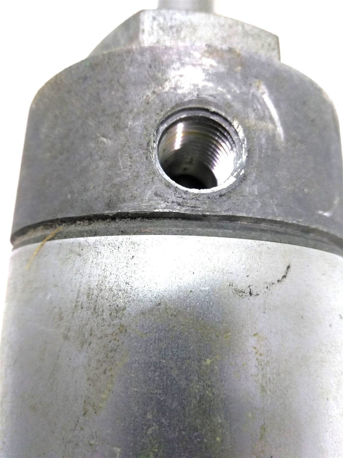 Used Double-Acting Round Body Air Cylinder, 2 1/2" Bore, 9 1/4" Stroke, 1/4" NPT