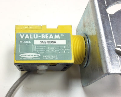 Used Banner SM912DSR Valu-Beam Photoelectric Sensor, 10-30VDC, Range: 15" w/ Bracket