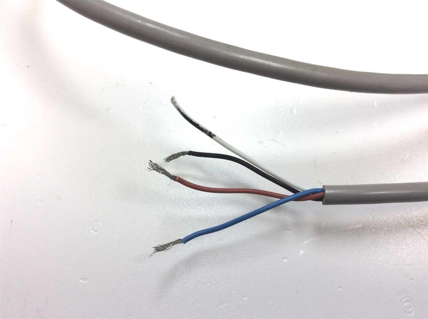 Used Banner SM912DSR Valu-Beam Photoelectric Sensor, 10-30VDC, Range: 15" w/ Bracket