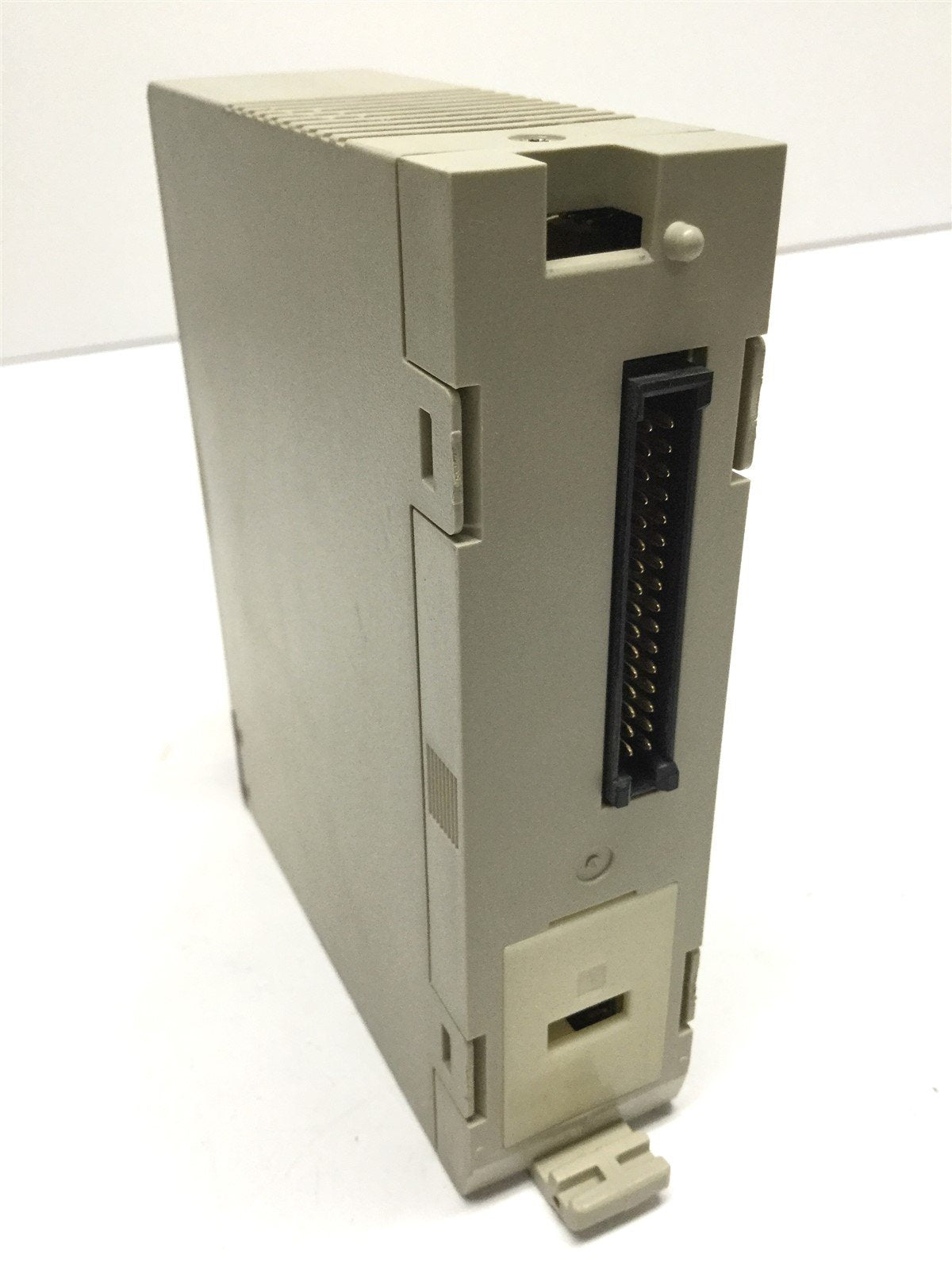 Used Omron C200H-OA224 SYSMAC PLC Triac Output Module 0.5A 250VAC, 12-Point