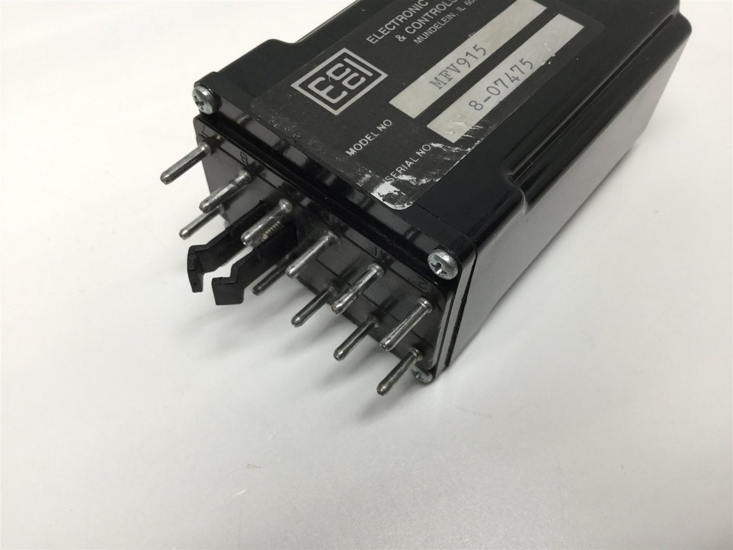 Used Lot of ECCI MFV915 & MFV815 Converter Relays Current, 10VDC Output w/Base Socket
