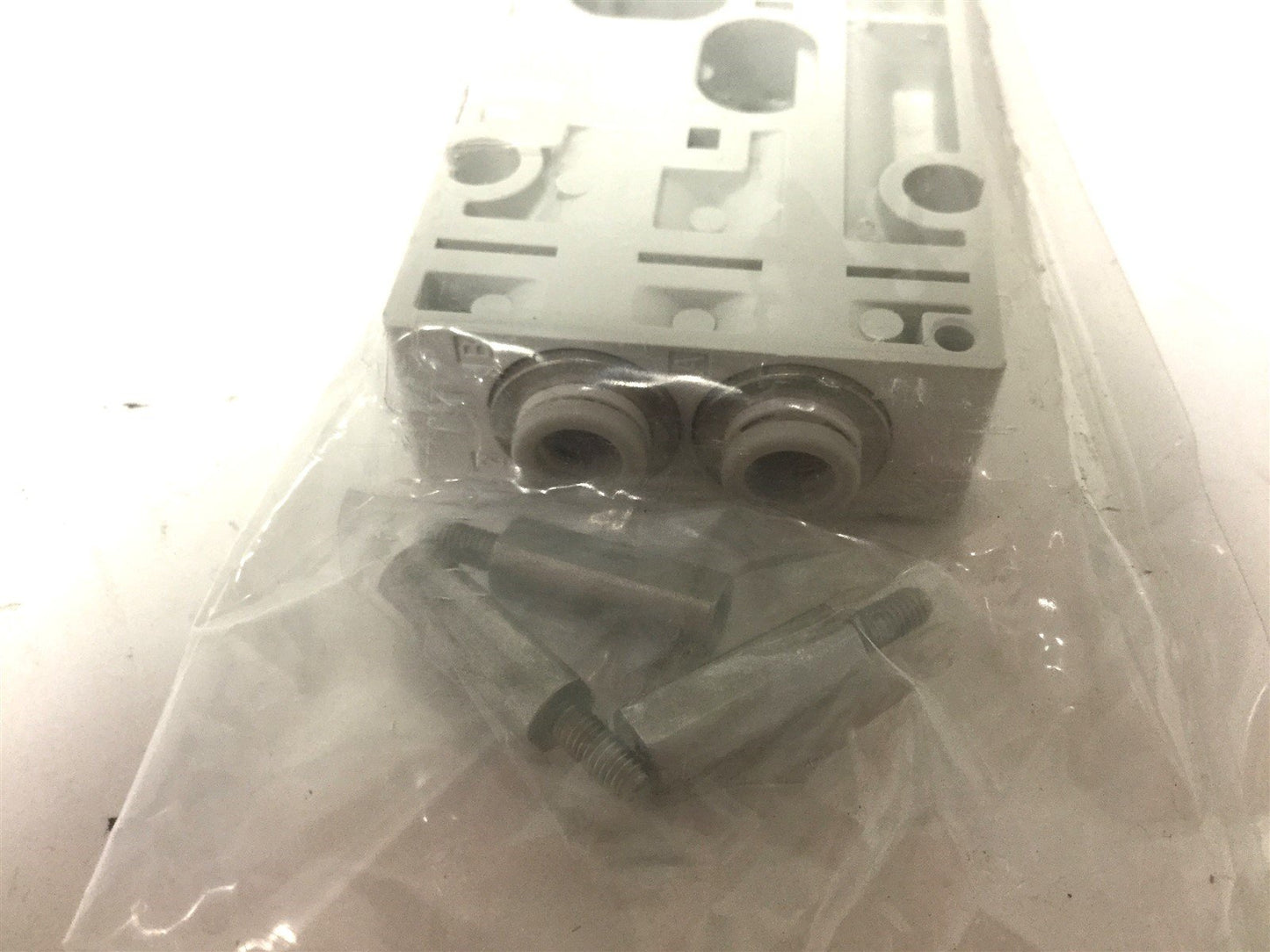 New Lot of 3 New SMC SY50M-2-1SA-C6 Manifold Blocks, For SY5000 Valves, 6mm Tube