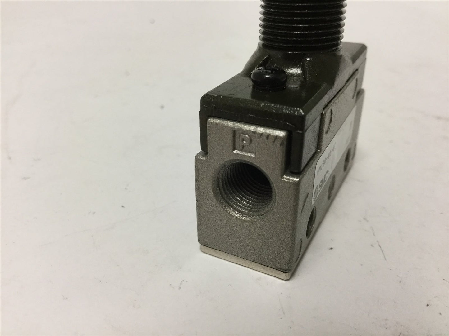 New SMC VM130-01-07 Cross Roller Plunger Valve, 2-Position 2-Port, 1/8" Ports