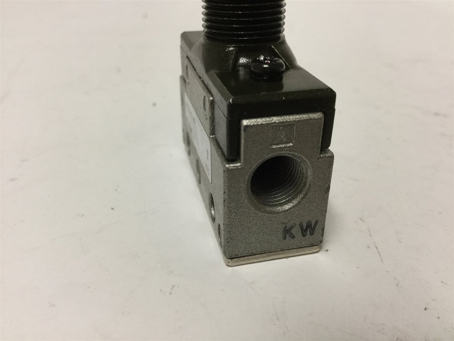 New SMC VM130-01-07 Cross Roller Plunger Valve, 2-Position 2-Port, 1/8" Ports