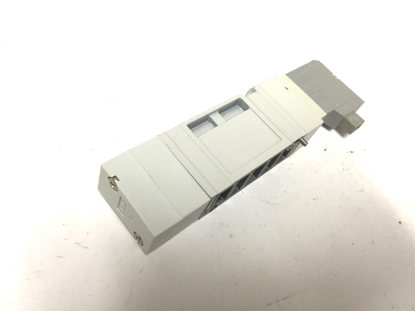 New SMC SV3400-5W1U Solenoid Valve, 3-Position 5-Port, Voltage: 24VDC