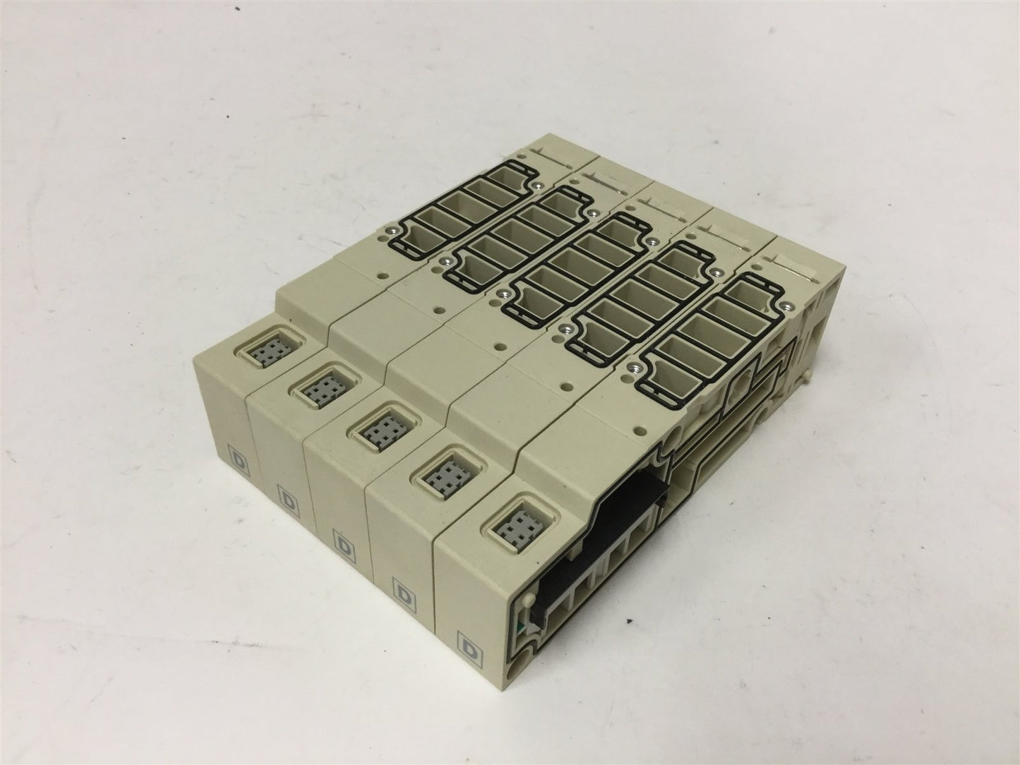 New Lot of 5 New SMC Solenoid Valve Manifold Blocks, For SV2000 Valves, 34-Pin
