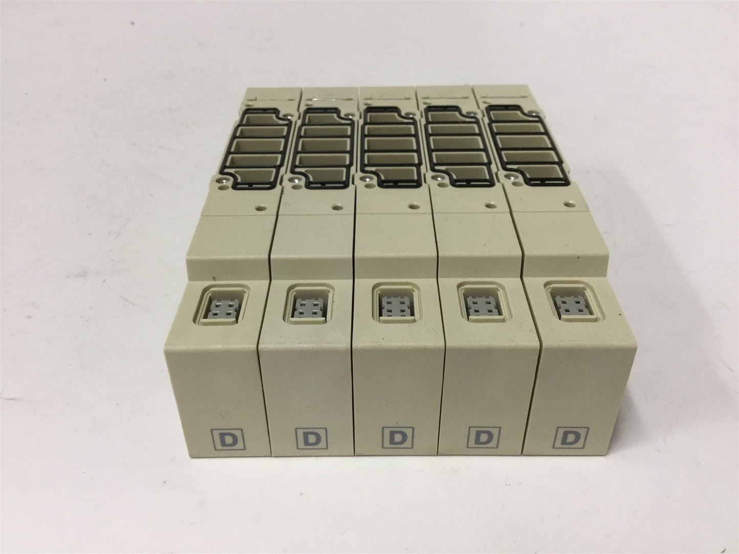 New Lot of 5 New SMC Solenoid Valve Manifold Blocks, For SV2000 Valves, 34-Pin