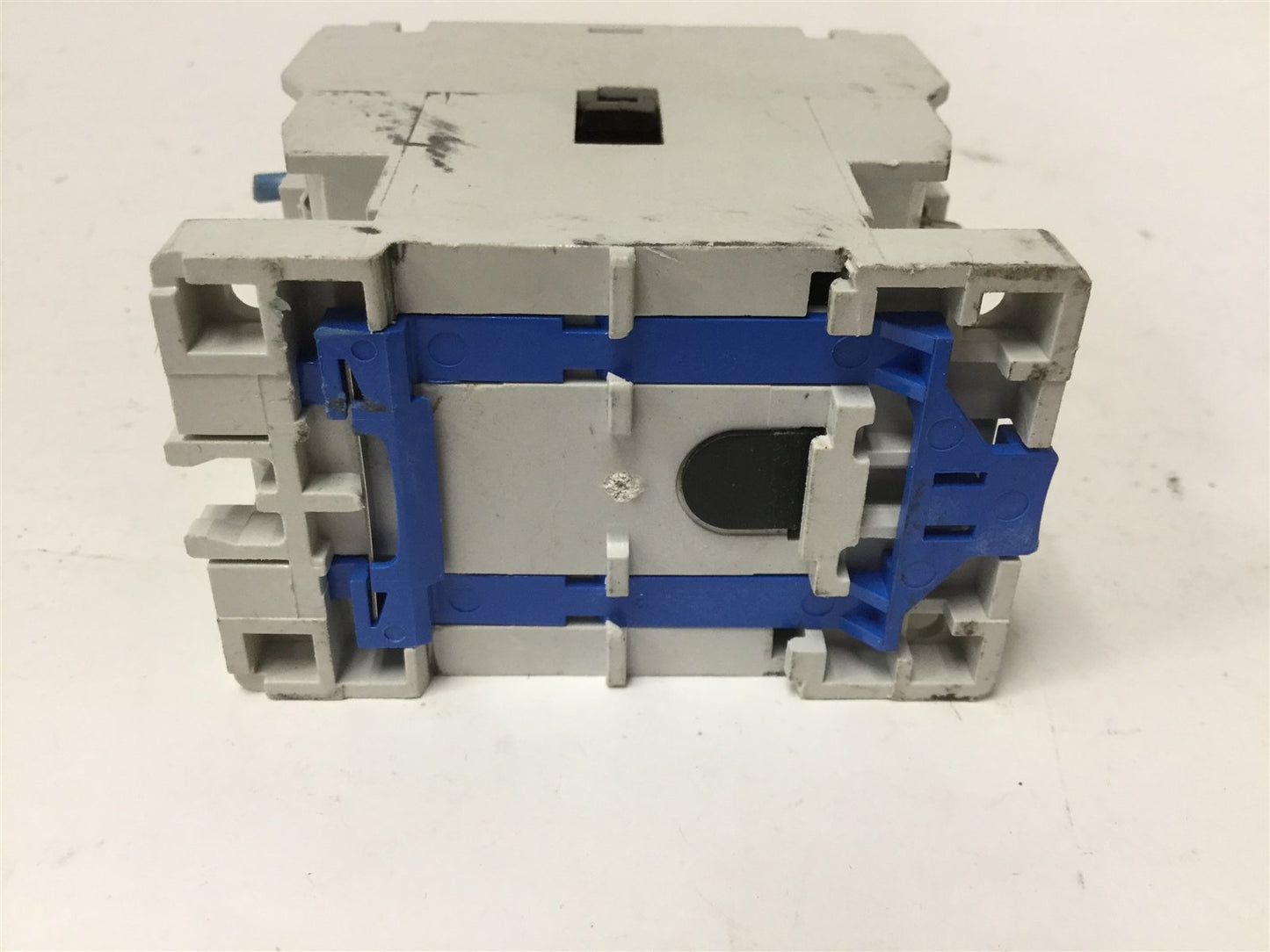 Used Cutler Hammer CE15AN3 Contactor, 3-Pole, Coil: 24VDC, Contact Rating: 7A 600VAC