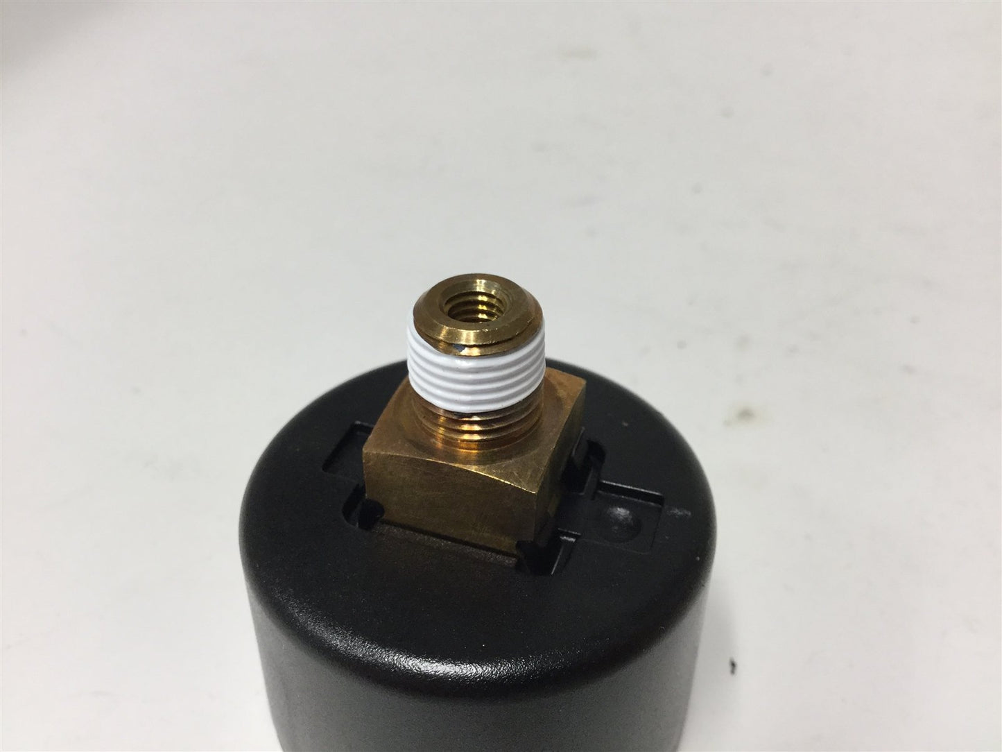 New Lot of 3 New SMC K40-KP0.7-N01MS Pressure Gauges, Range: 0-100psi (0-680kPa)