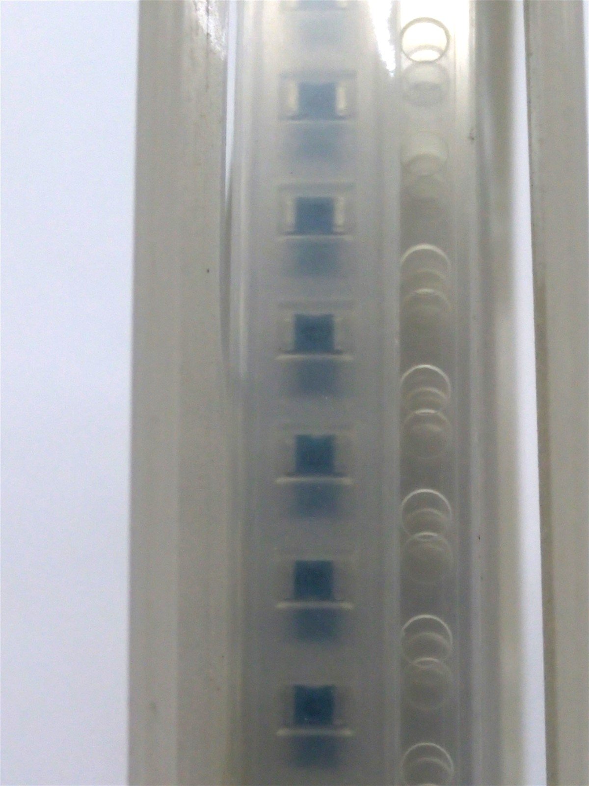 New Lot of 4000 New KOA Speer RK73H2ATE4022F Thick Film Resistor .125W ±1% 40.2k Ohm