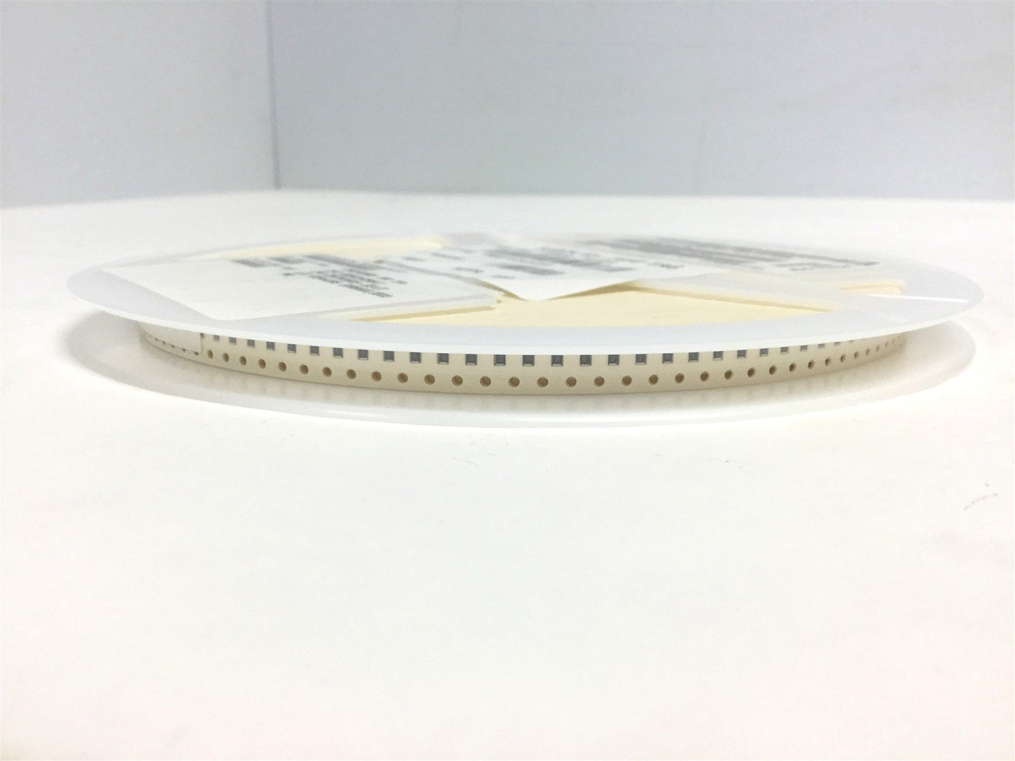 New Lot of 5000 New Vishay CRCW0805331JRT1 Thick Film Resistor, Resistance: 330 Ohm
