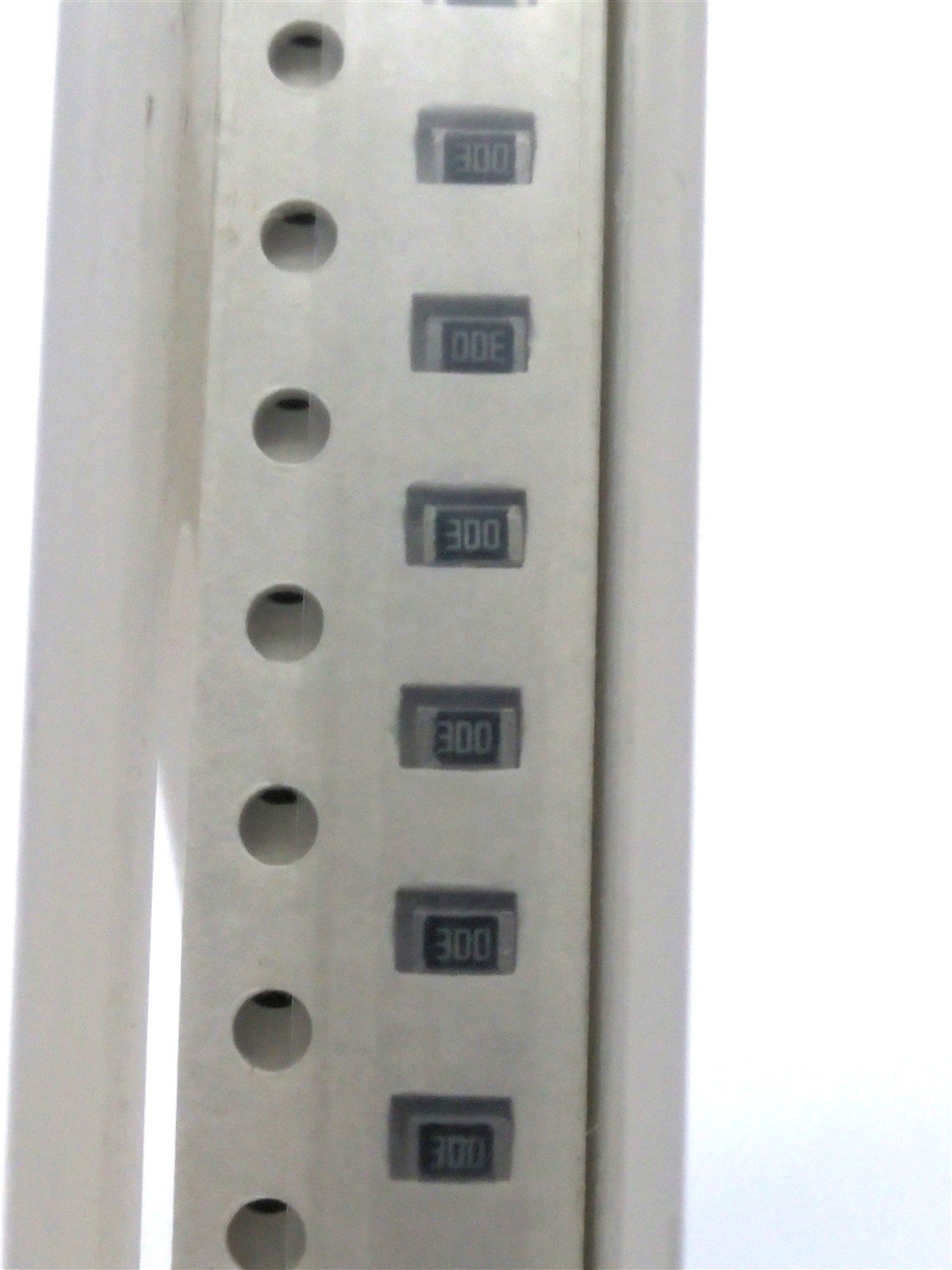 New Lot of 5000 KOA Speer RM73B2AT300J Thick Film Resistor .125W ±5% 30 Ohm 150V