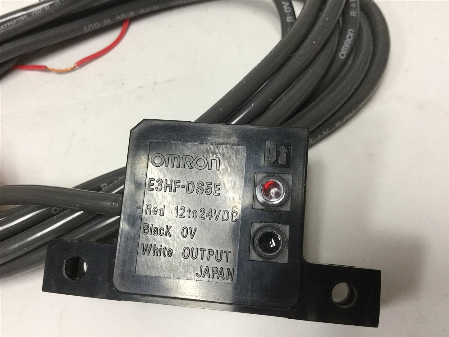 New Omron E3HF-DS5E1 Photoelectric Sensor, Sensing: 50mm, Voltage: 12-24VDC
