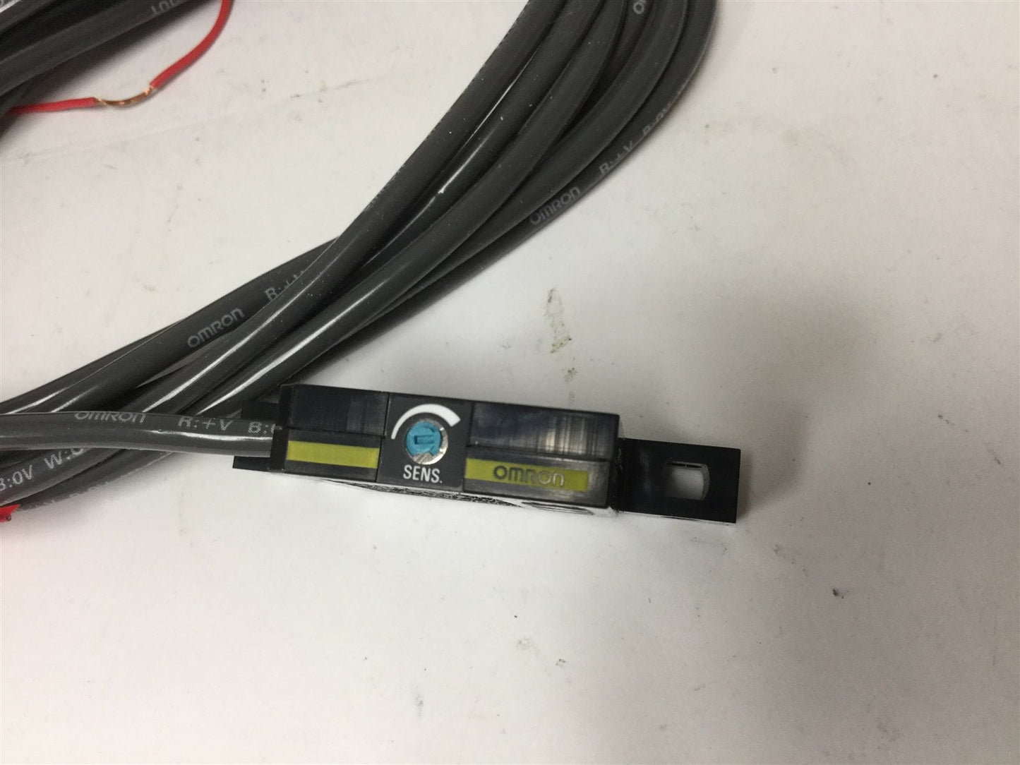 New Omron E3HF-DS5E1 Photoelectric Sensor, Sensing: 50mm, Voltage: 12-24VDC