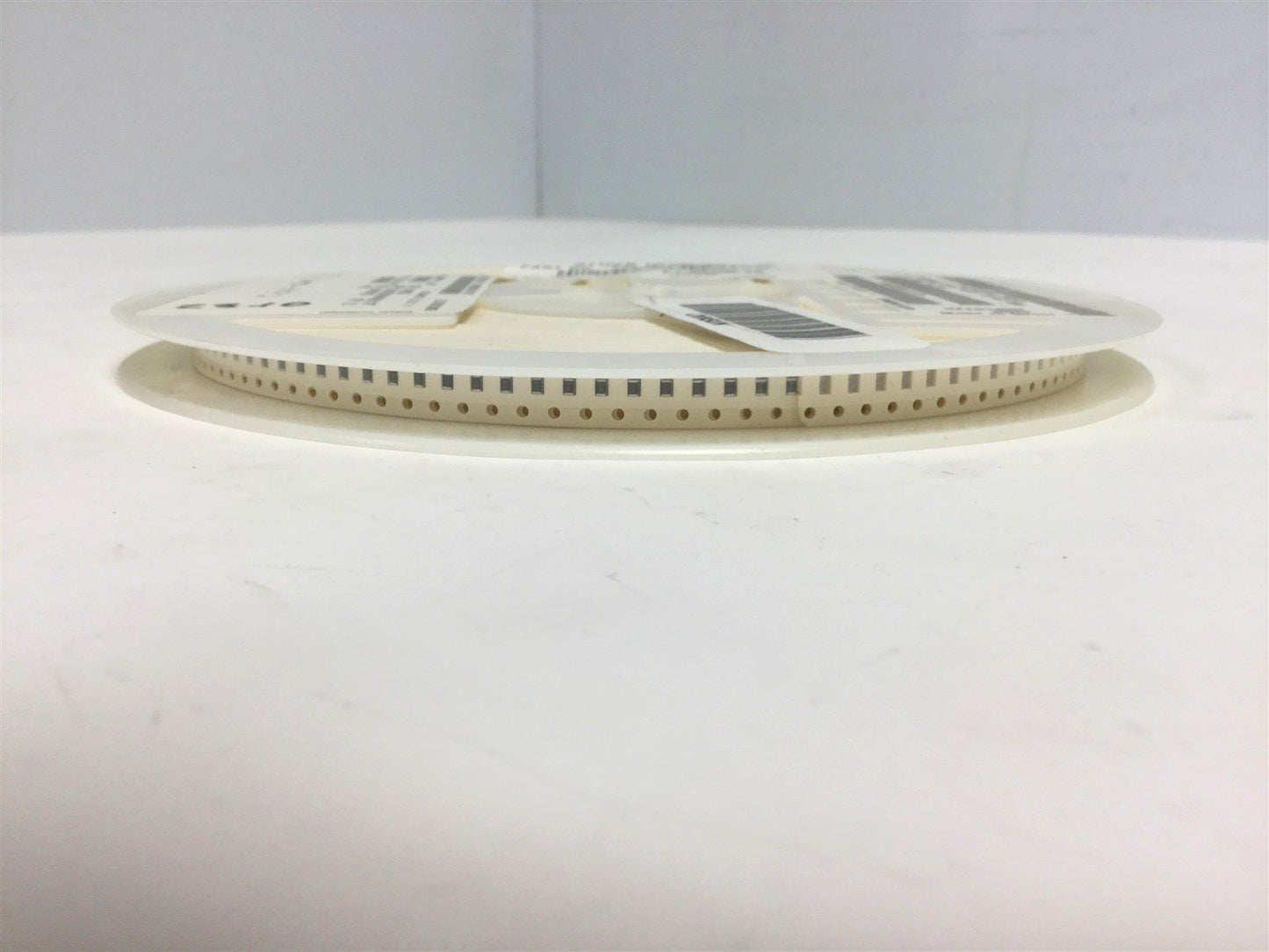 New Lot of 5000 New Vishay CRCW08052611FRT1 Chip Resistor, Resistance: 2.61K Ohms