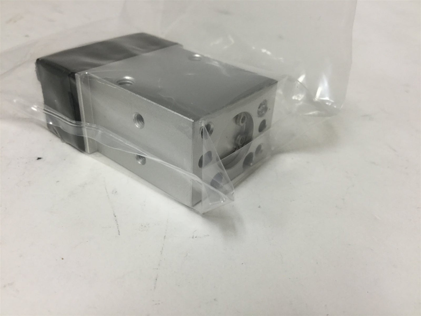 New SMC MHK2-12D Gripper, 2-Finger, Double Acting, Bore: 12mm, 0.1-0.6MPa