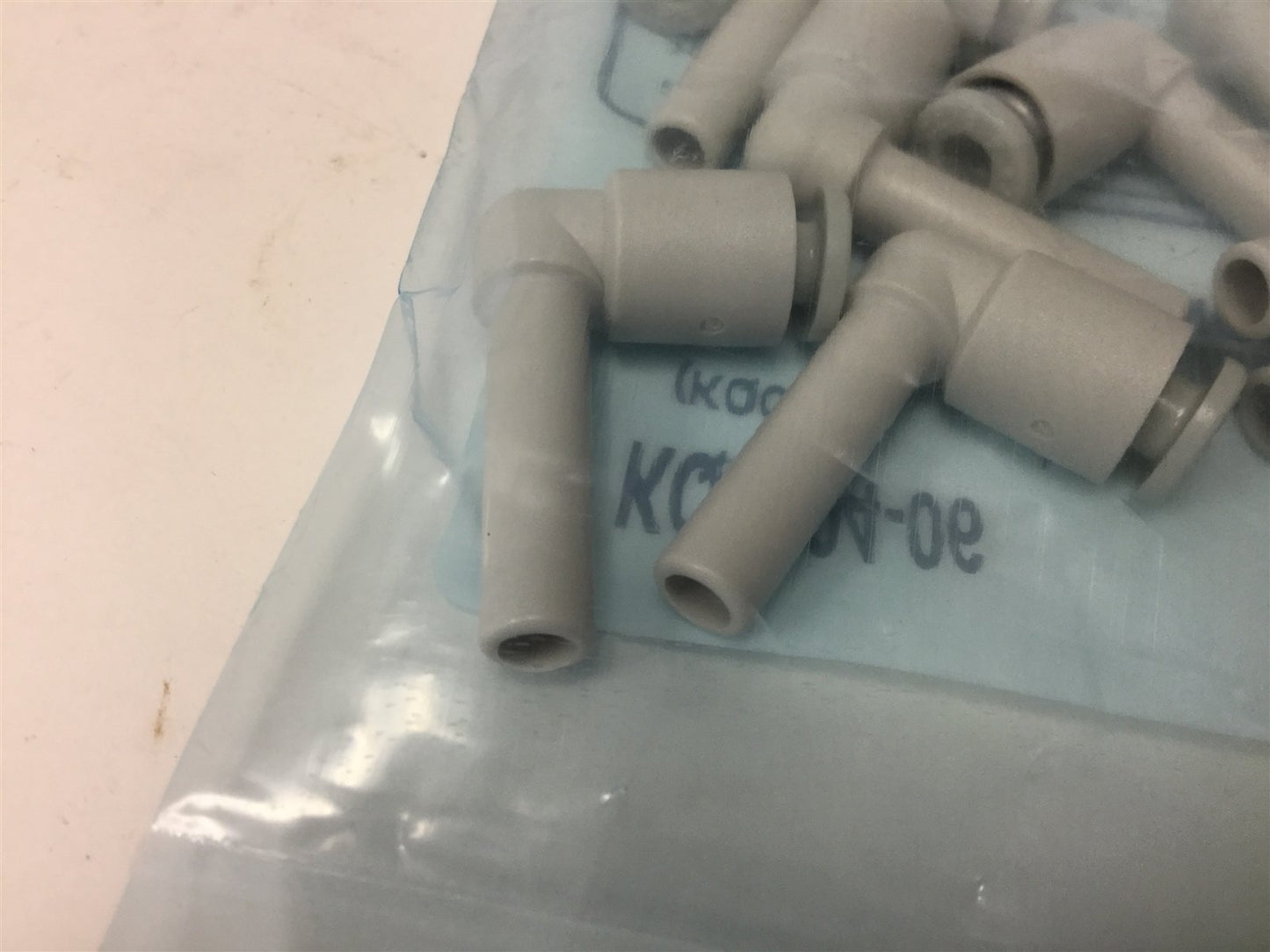 New Lot of 10 New SMC KQ2L04-06 Plug-In Reducer Elbow Fittings, Tubing OD: 4mm 5/32"