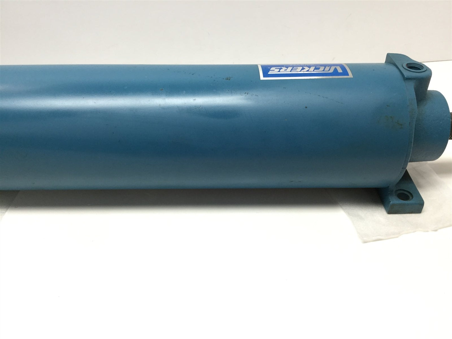 New – Open box Vickers Eaton TB01KABA1AA16000 Hydraulic Cylinder 5" Bore, 16" Stroke, 800 PSI