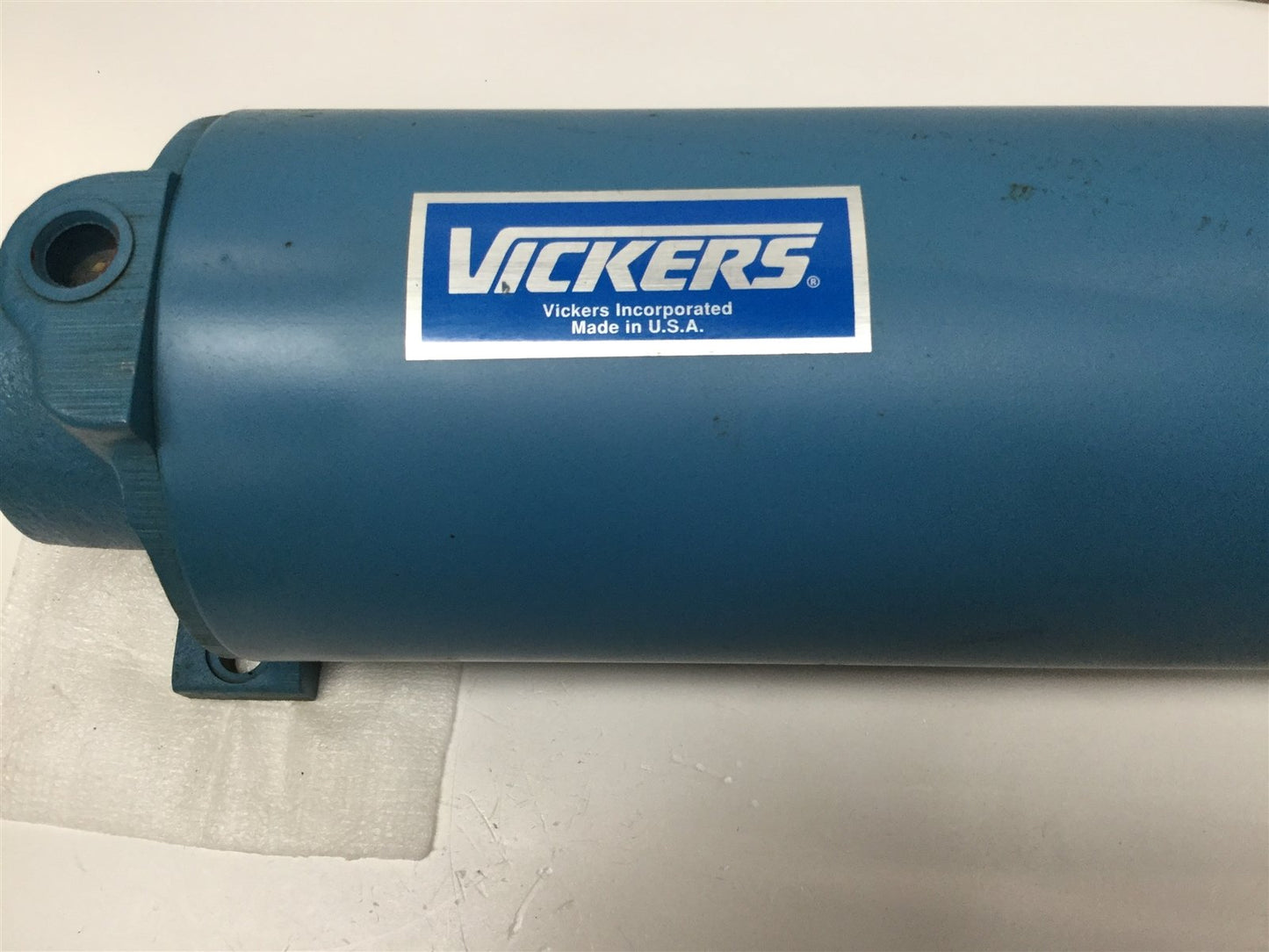 New – Open box Vickers Eaton TB01KABA1AA16000 Hydraulic Cylinder 5" Bore, 16" Stroke, 800 PSI