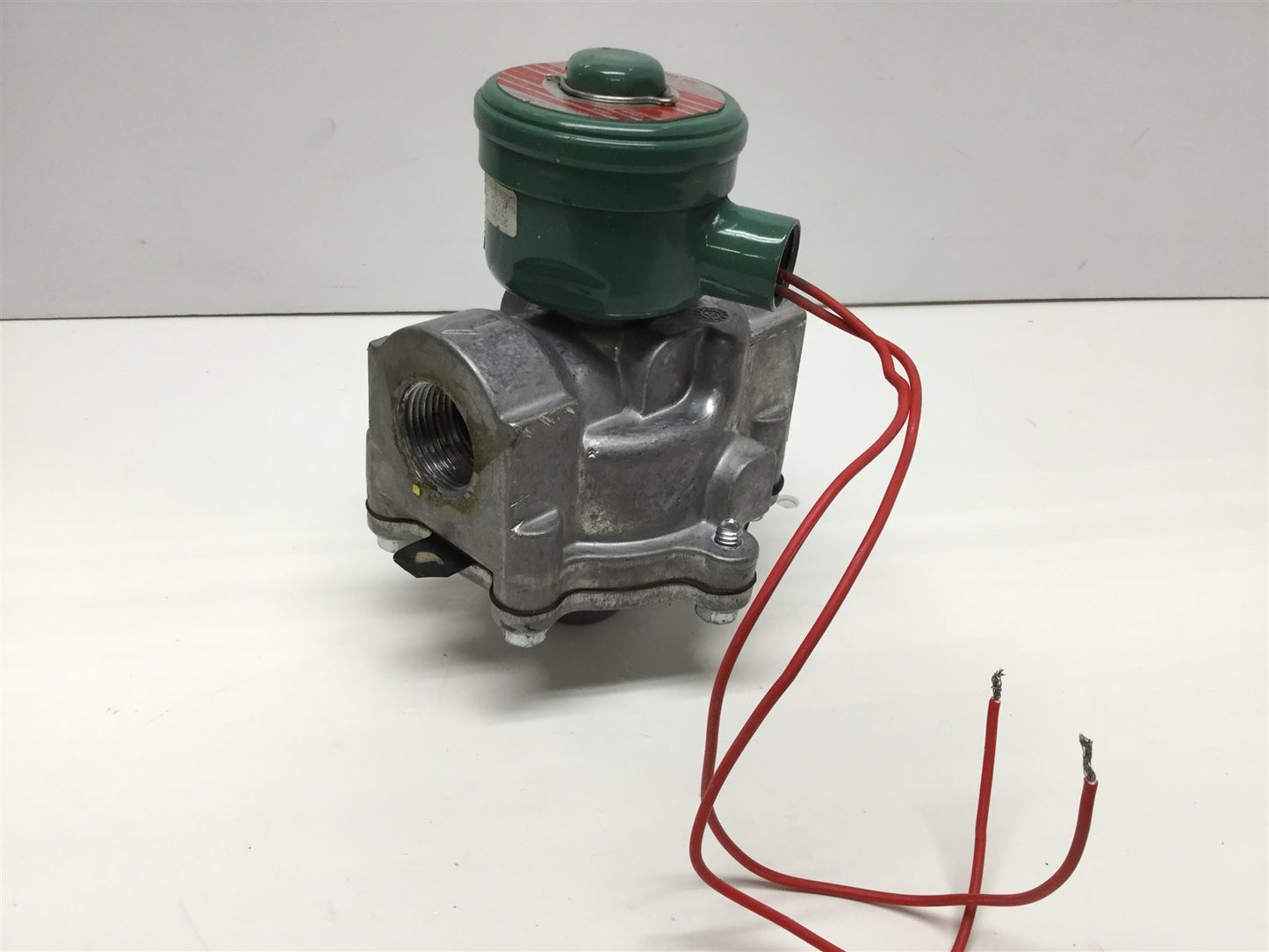 Used ASCO EF8215C053 Red-Hat Aluminum Solenoid Valve Fuel Gas 25 PSI, 120VAC, 1" NPT