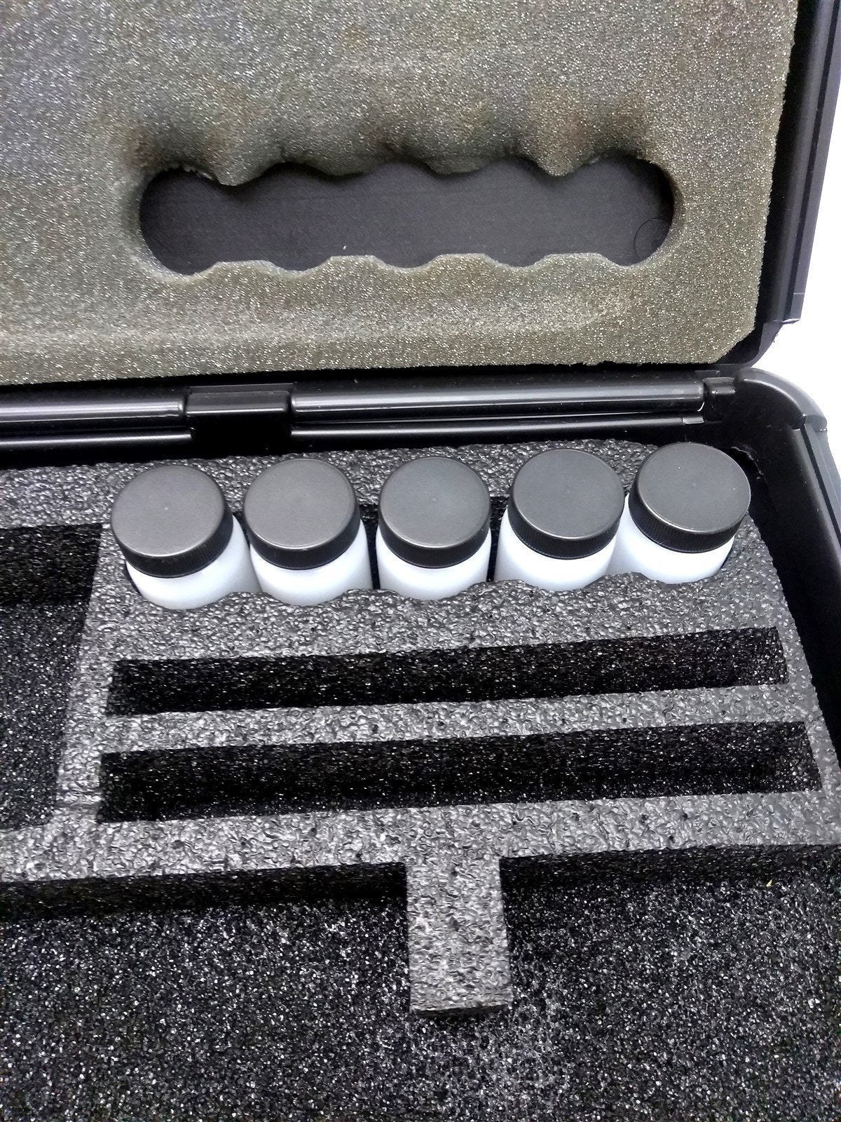 For parts or not working Corning 316 Conductivity Meter w/ Case, Probe, & Bottles *For Parts*