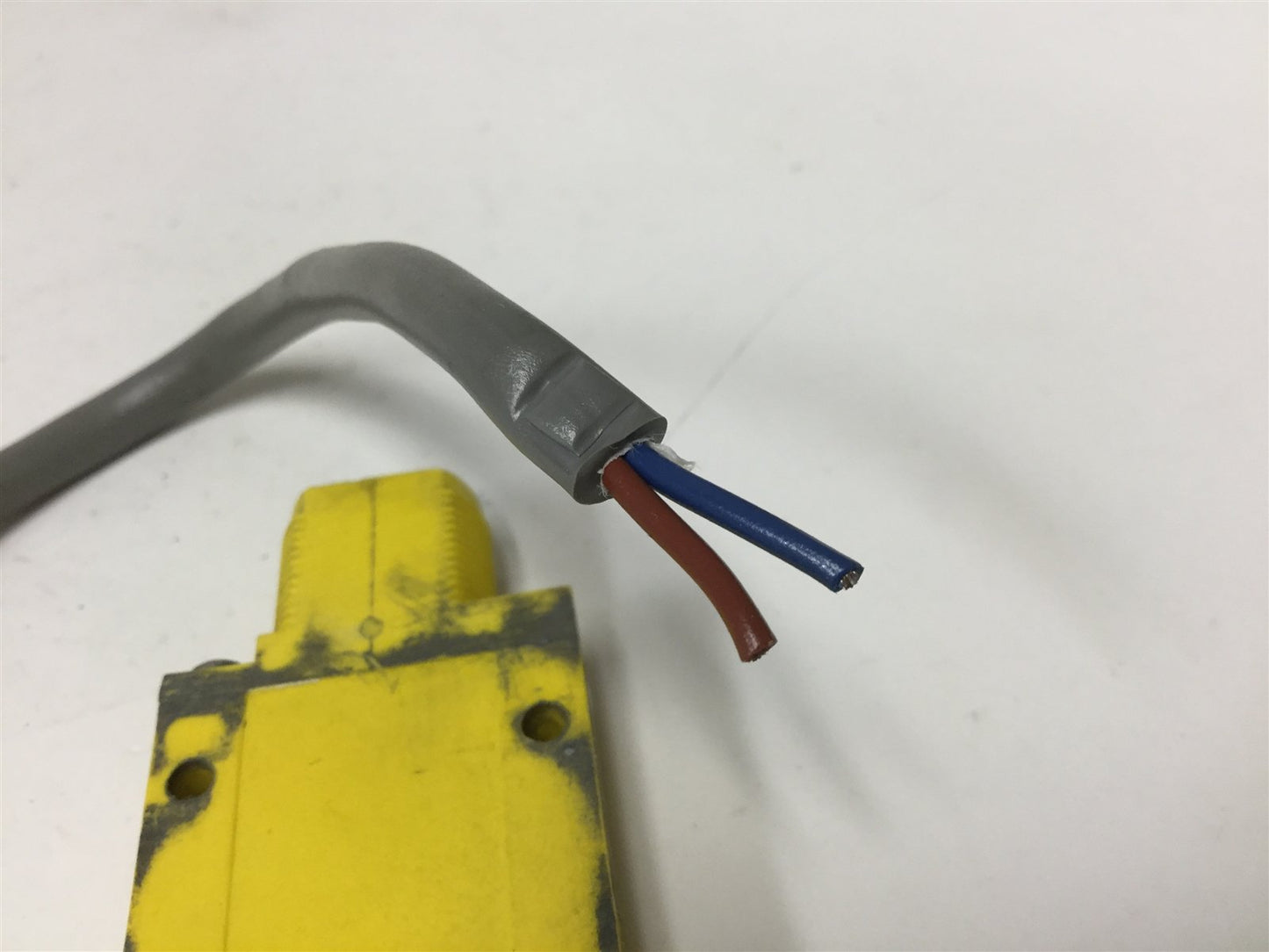 Used Banner SM2A312CVG Photoelectric Convergent Sensor, Focal Point: 16mm, 24-240VAC