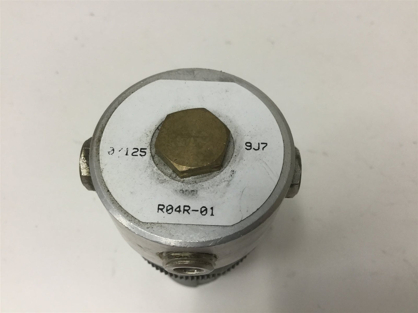 Used Lot of 2 Numatics R04R-01 Regulators, Input: 300psi Max, Output: 0-125psi