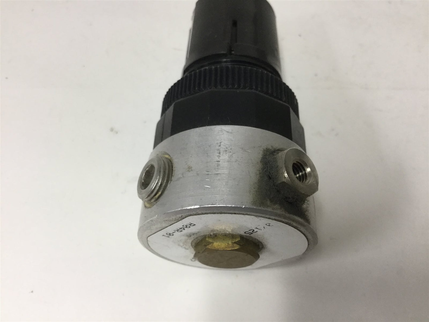 Used Lot of 2 Numatics R04R-01 Regulators, Input: 300psi Max, Output: 0-125psi