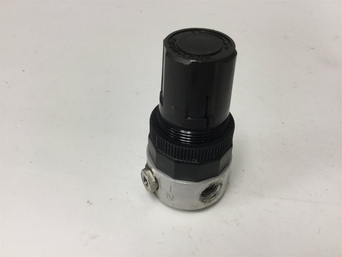 Used Lot of 2 Numatics R04R-01 Regulators, Input: 300psi Max, Output: 0-125psi