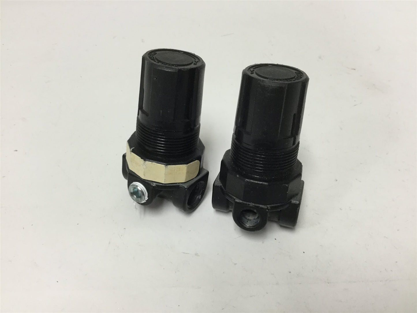 Used Lot of 2 Coilhose MR2 Regulators, Output Pressure: 0-125psi, Ports: 1/4" NPT