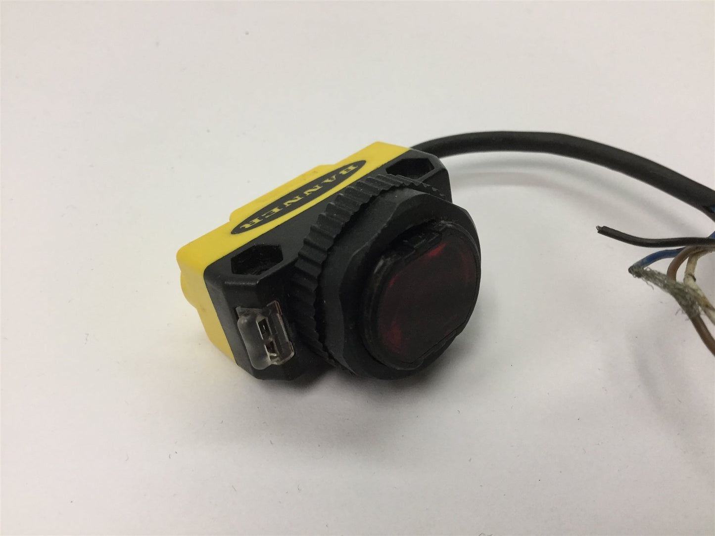 Used Banner QS186EQ Photoelectric Sensor Emitter, Voltage: 10-30VDC, Range: 20 Meters