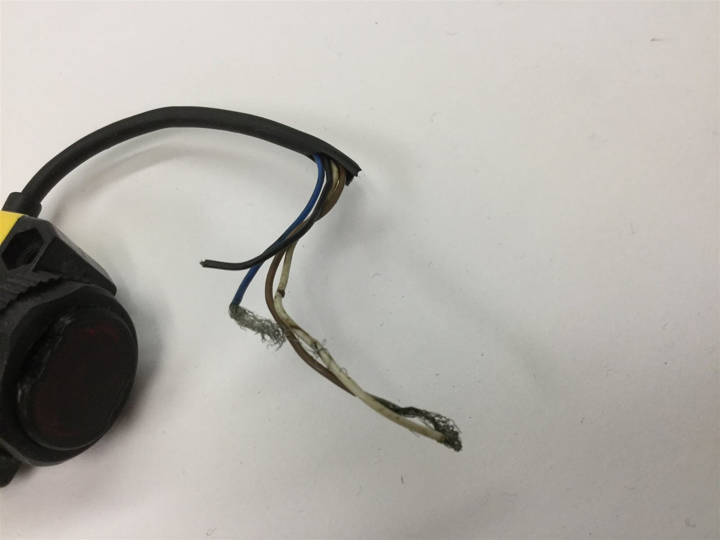 Used Banner QS186EQ Photoelectric Sensor Emitter, Voltage: 10-30VDC, Range: 20 Meters