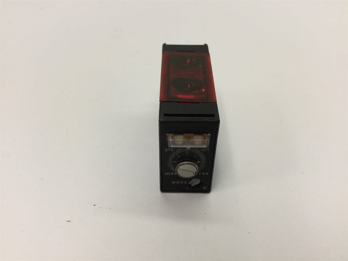 Used Sunx EQ-24-PN-J Photoelectric Sensor, Sensing Range: 30-200mm, Output: PNP