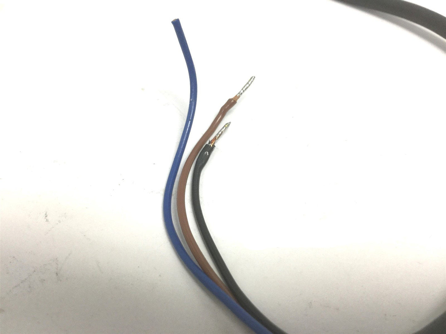 Used Seeka F1RM-PN Fiber Optic Sensor, Brown: 12-24VDC, Blue: 0VDC, Black: Output