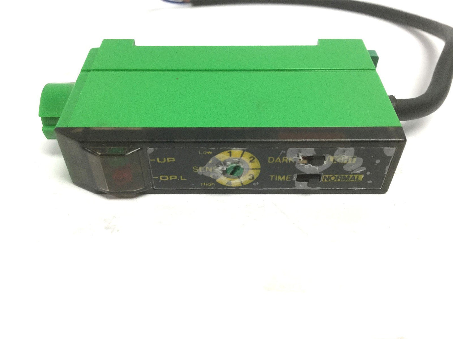 Used Seeka F1RM-PN Fiber Optic Sensor, Brown: 12-24VDC, Blue: 0VDC, Black: Output