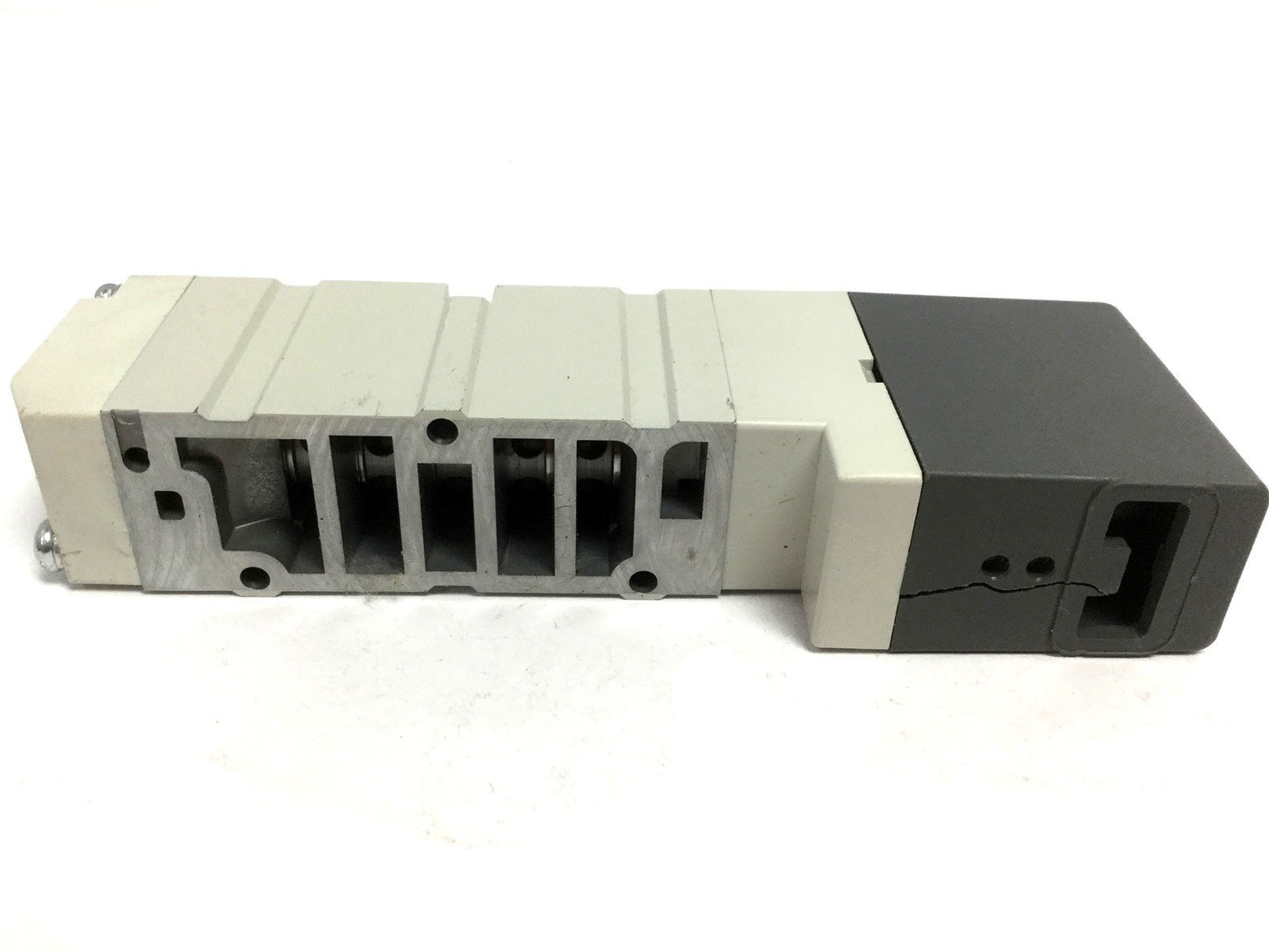 New SMC VQC4100-5BW1 Solenoid Valve, 2-Position 5-Ports Spring Return Voltage: 24VDC