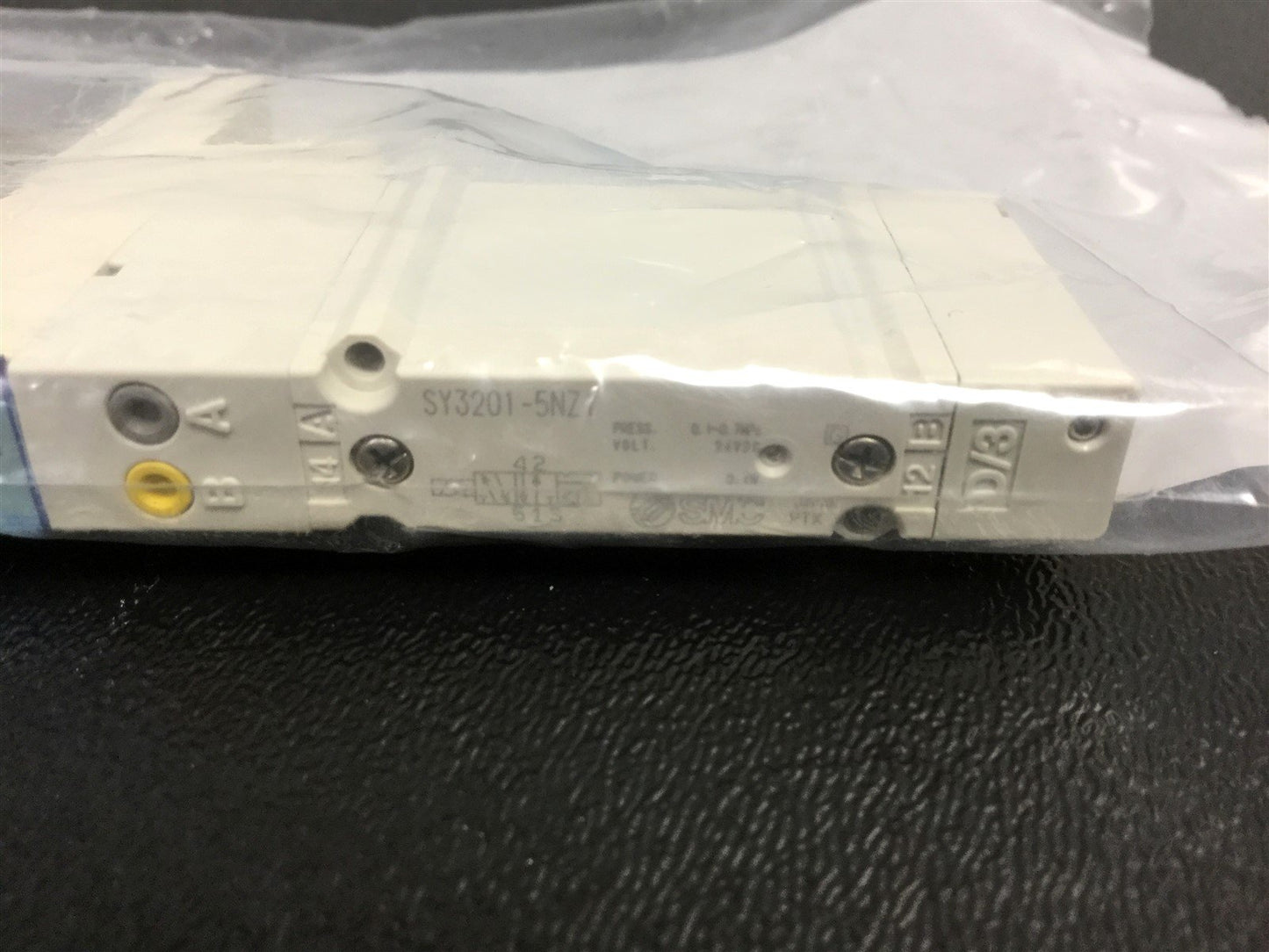 New SMC SY3201-5NZ1 Dual Solenoid Valve 2-Position 5-Way Voltage: 24VDC