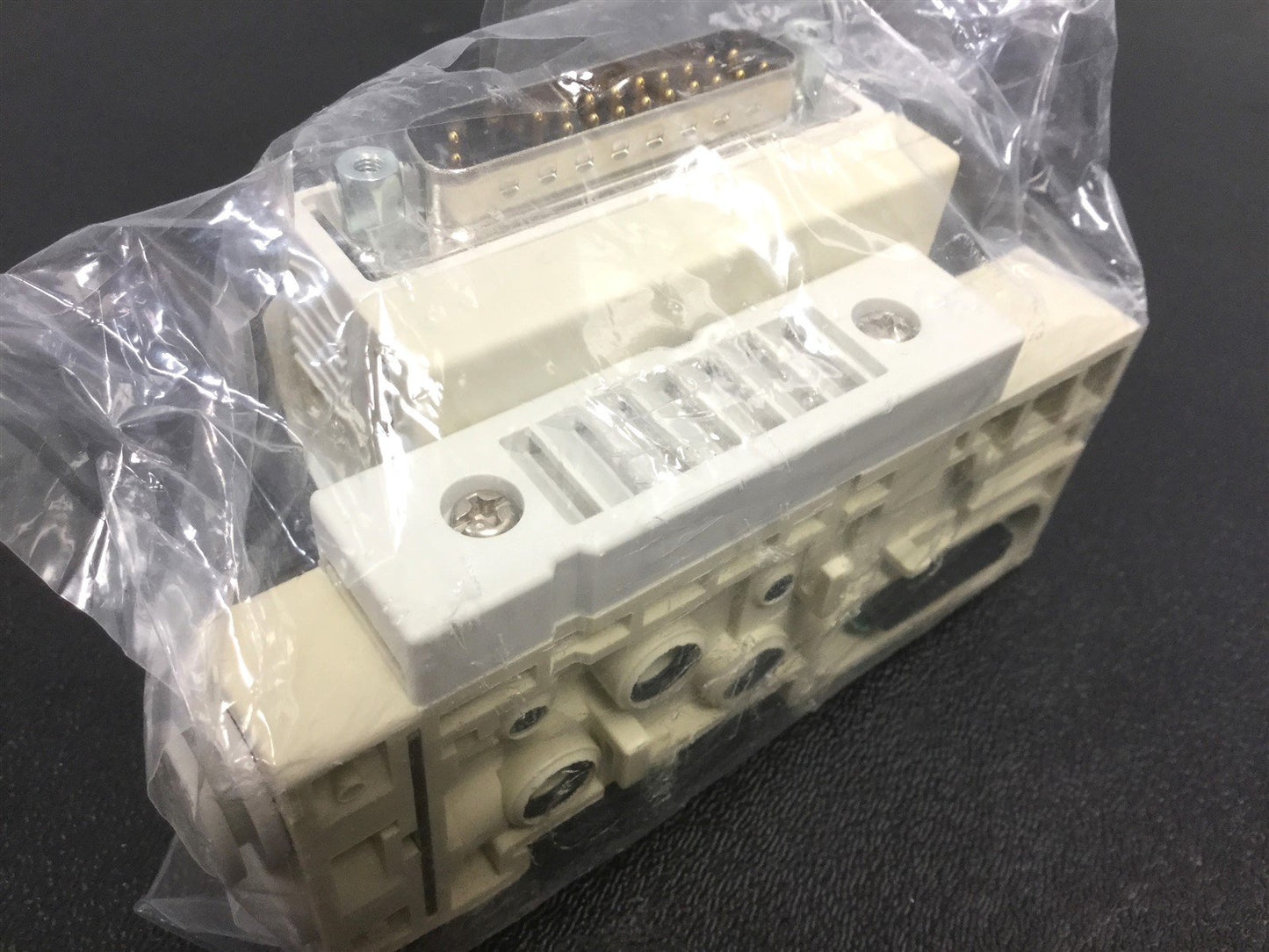New SMC SV1000-51D1-33AS-C8 D-Sub Endplate, Pressure Port: 5/16", Din Rail Mount