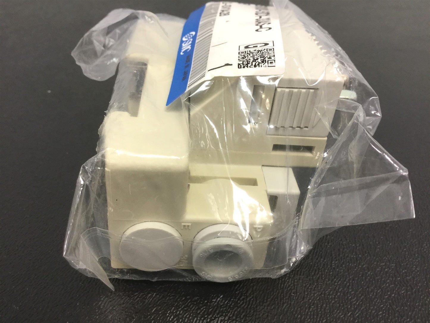 New SMC SV1000-51D1-33AS-C8 D-Sub Endplate, Pressure Port: 5/16", Din Rail Mount