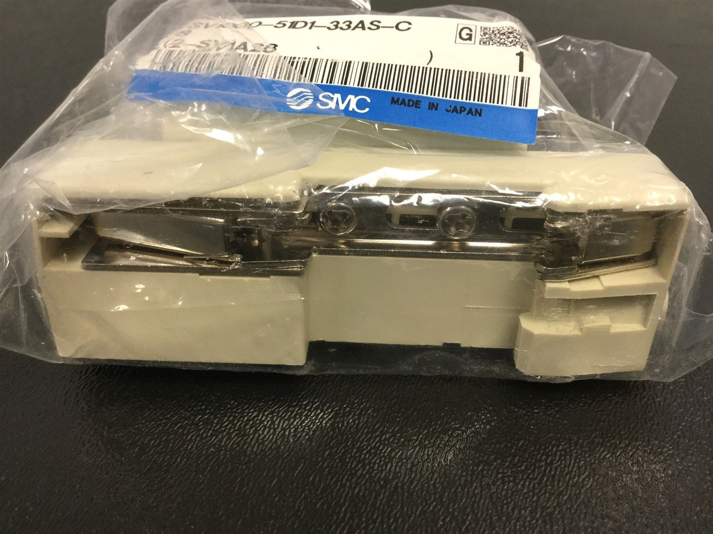 New SMC SV1000-51D1-33AS-C8 D-Sub Endplate, Pressure Port: 5/16", Din Rail Mount