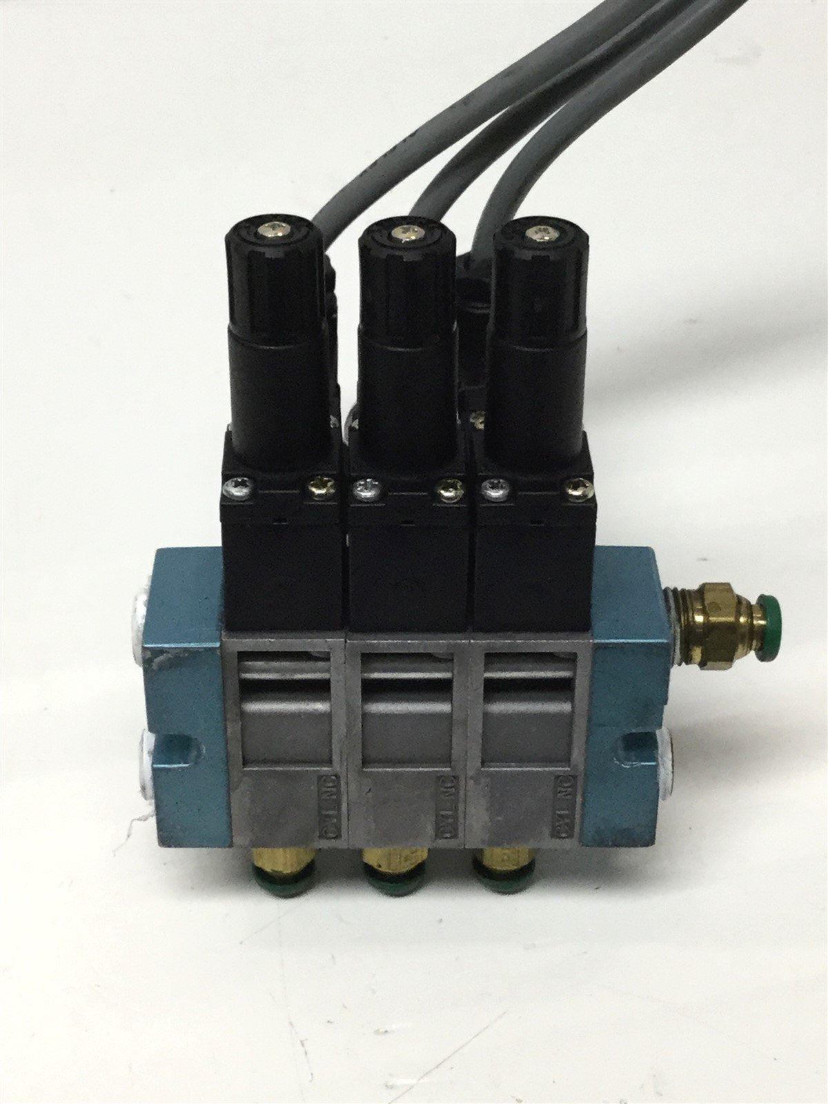 Used Bank of 3 MAC 35A-FAJ-DDAJ-1KA Solenoid Valve w/Regulator and Gauge 24VDC 120psi