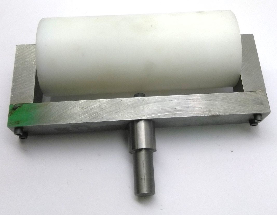 Used Conveyor Roller, Shaft: 1/2", Roller Dimensions: 4" Dia. x 9 1/4"L, Mount: 7/8"